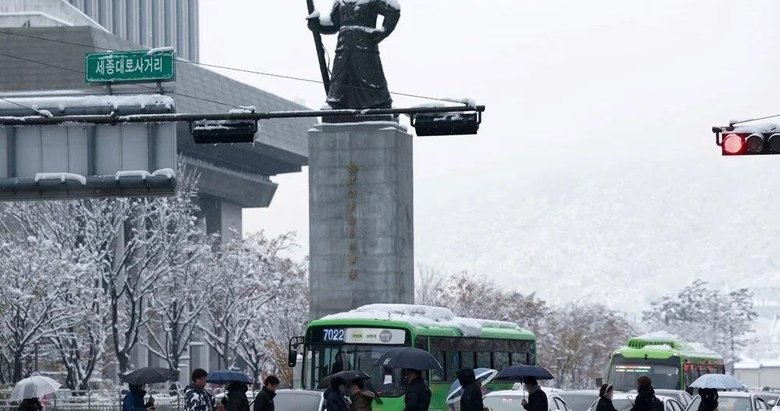 Güney Kore’de 40 santimetreyi aşan en yoğun kasım ayı kar yağışı, hayatı olumsuz etkiledi