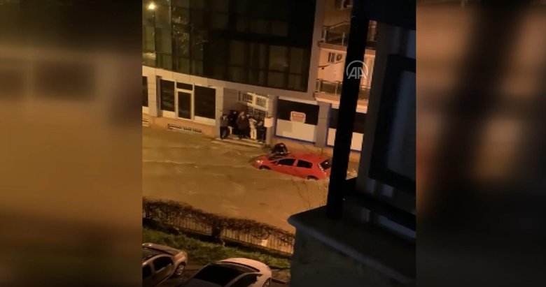 Sele kapılan aracını böyle durdurmaya çalıştı! İzmir’de vatandaş perişan