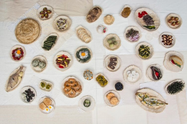 İzmir’de iki kişi 35 farklı yemekle tekstil malzemelerini birleştirdi