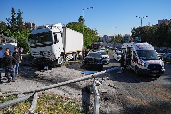 izmirde-tir-faciasi-kazada-sehit-olan-polisimiz-serkan-hizli-memleketi-manisaya-ugurlandi-1777537931329.jpeg