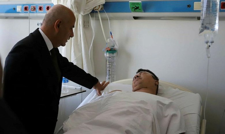 Bakan Kirişci helikopter kazasında yaralanan personeli ziyaret etti