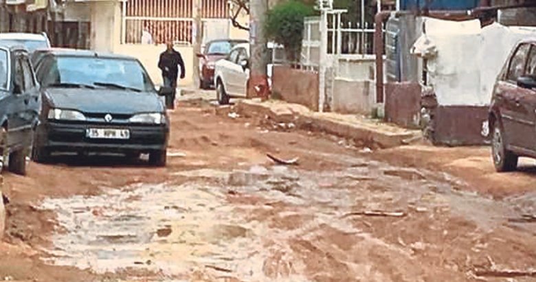 Bornova sokakları çamur içinde kaldı