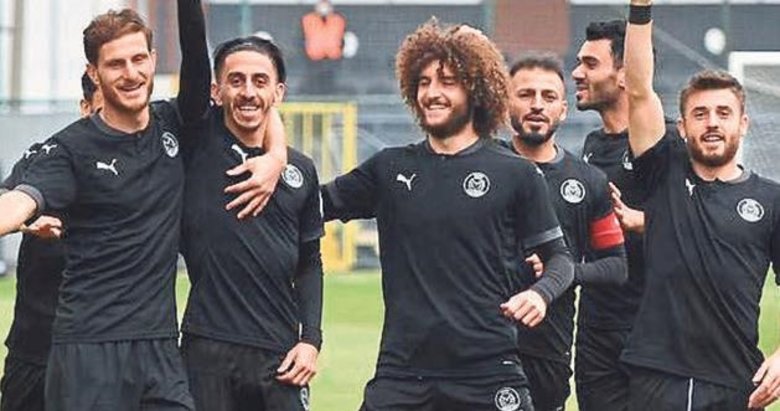 Manisa FK şampiyon gibi