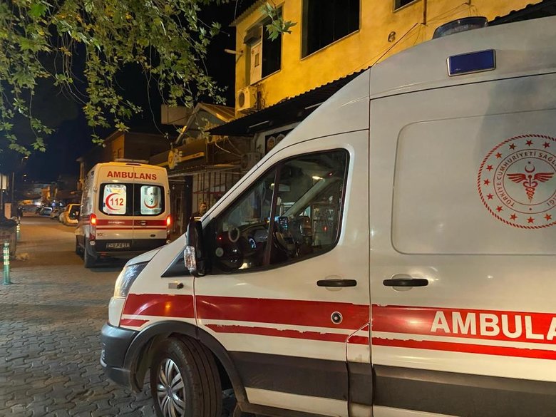 Cani koca sokak ortasında dehşet saçtı! Eşini öldürdü, 8 yaşındaki kızını da yaraladı