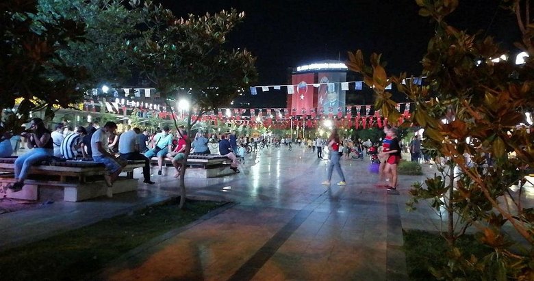 Aydın’da sıcaklar fena bastırdı! Uyuyamayan vatandaşlar geceyi sokakta geçirdi