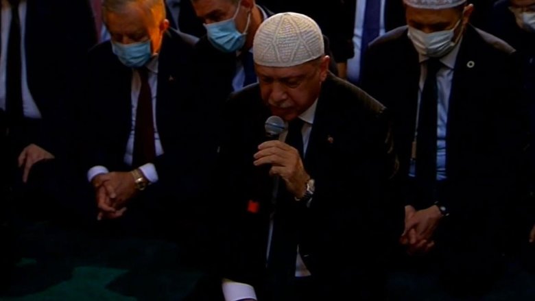 86 yıllık zincir kırıldı! Ayasofya Camii’nde ilk cuma namazı