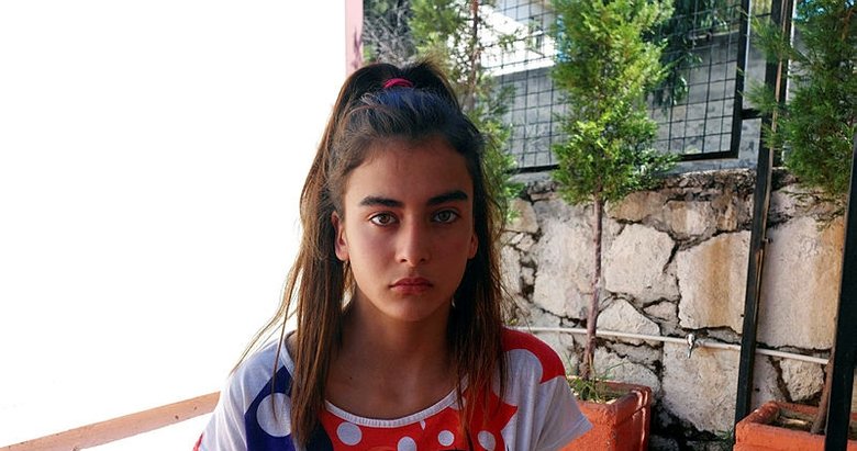 Foça’daki tekne faciasından kurtulan Sude Naz: Herkes suda çırpınıyordu