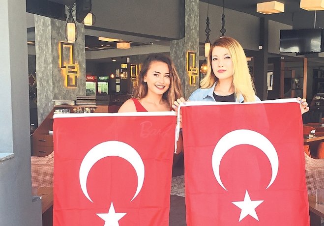 haydi turkiye bayraklari asmaya hazir
