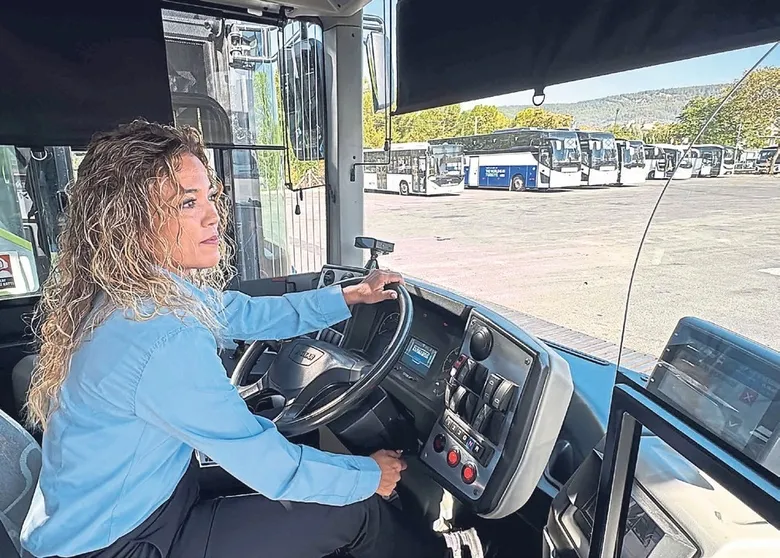 muglada-bir-cocugun-hayaline-ortak-oldu-halk-otobusu-soforunden-yurekleri-isitan-hareket-1792875134128.jpeg