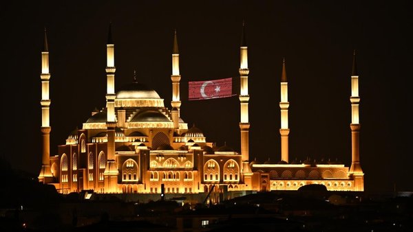 Diyanet İşleri Başkanlığı, 15 Temmuz’u etkinliklerle anacak: 90 bin camiden sela verilecek