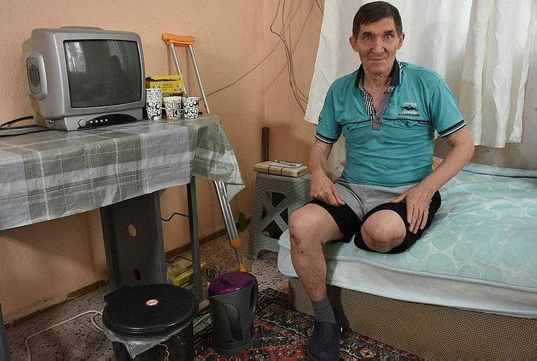 İzmir’de yaşayan adam cam kesiğini önemsemedi bacağından oldu!