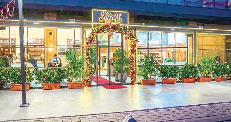 Petek Pastanesi İzmir’e lezzet katıyor