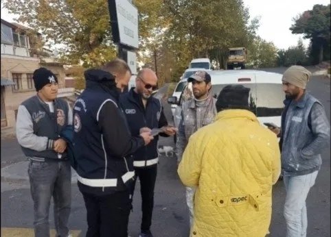 Bakan Yerlikaya duyurdu! 783 düzensiz göçmen ve 169 organizatör yakalandı