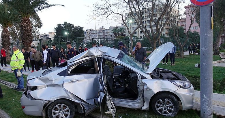 İzmir’de 2 otomobil çarpıştı: 3 yaralı