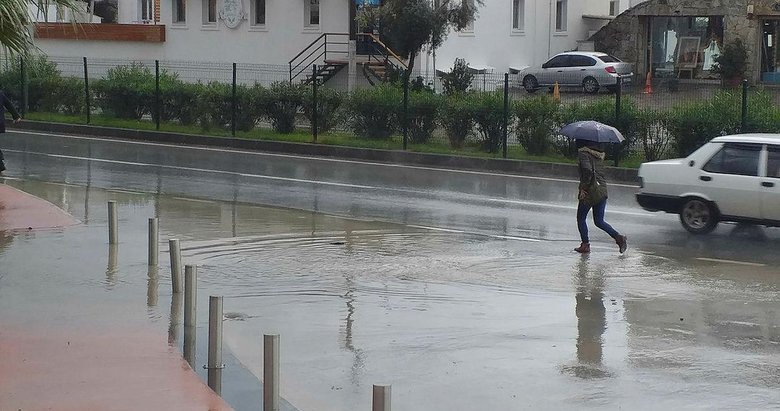 Bodrum’da sağanak yağış etkili oluyor