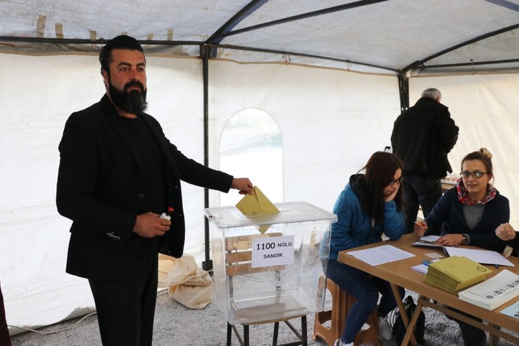 Denizli’de deprem bölgesinde oylar çadırda kullanılmaya başlandı