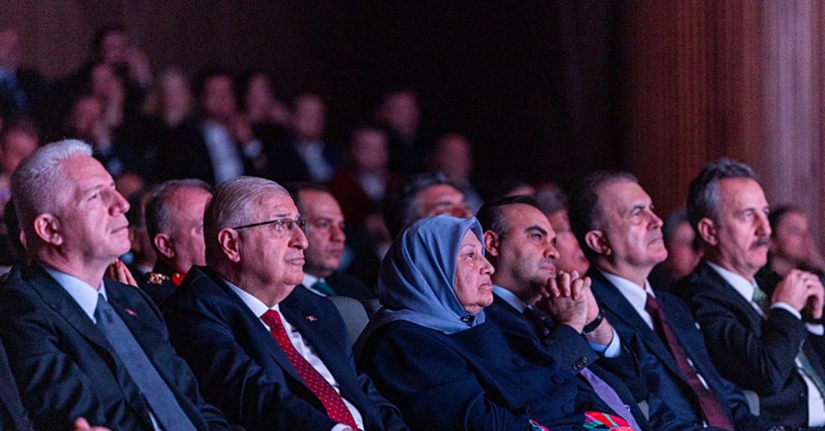 Özdemir Bayraktar belgeseline yoğun ilgi!