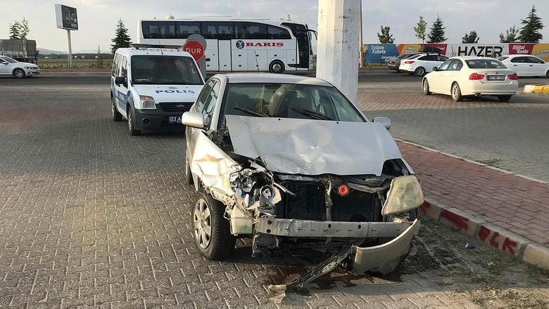 Afyonkarahisar’da 5 aracın karıştığı kazada 4 yaralı