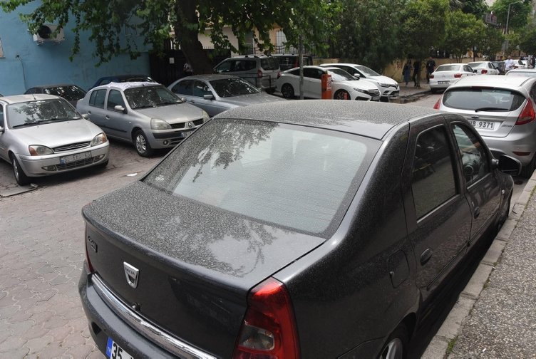 İzmir’e çamur yağdı! Yıkamacılarda kuyruklar oluştu