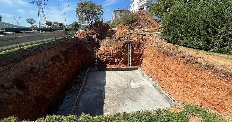 Su deposu kazısında 6 tarihi mezar bulundu!