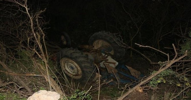 Devrilen traktörün altında kalarak öldü