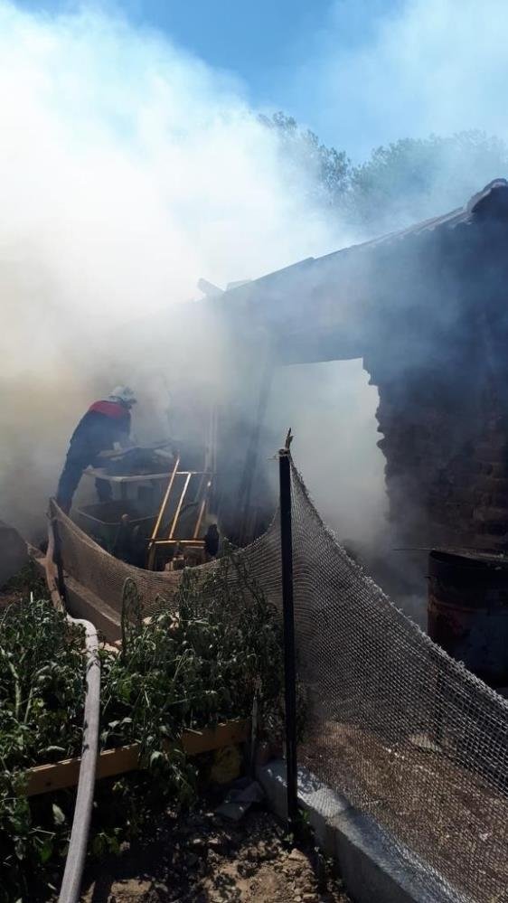 Söke’de yanan ev küle döndü