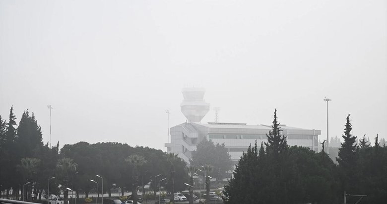 Uçaklar iniş yapamadı: İzmir’de seferlere sis engeli