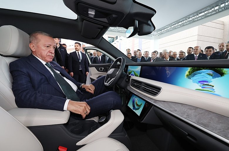 Başkan Erdoğan, Togg’un yeni modelini inceledi