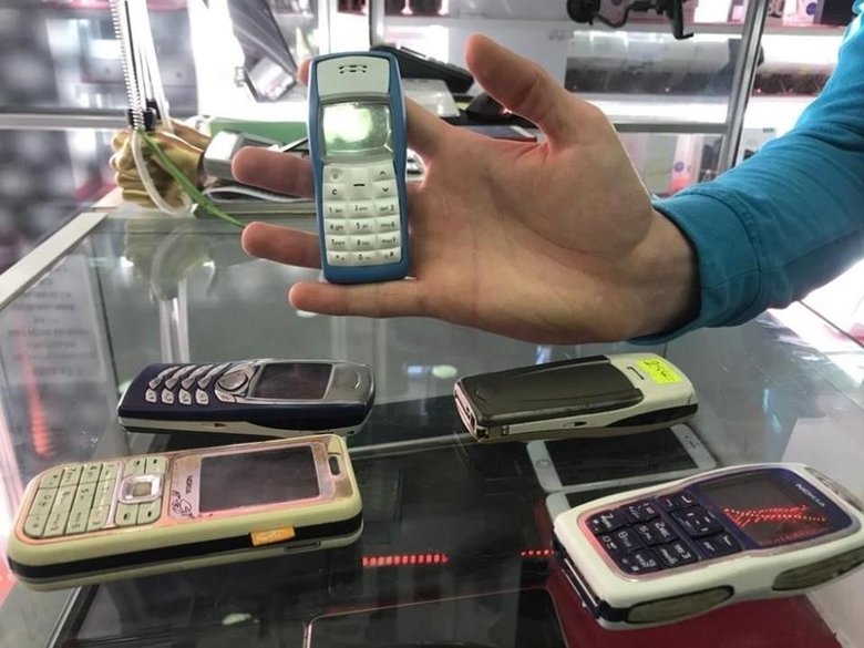 Kamerasız tuşlu telefonlar kıymete bindi! Günde 10 tane satılıyor