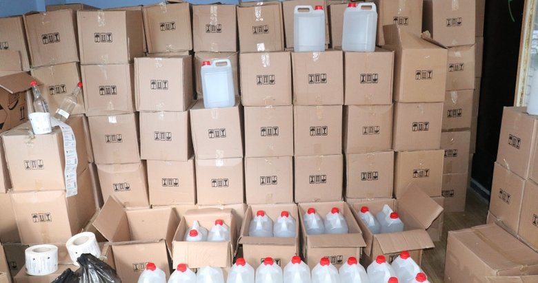 İzmir’de yaklaşık 8 ton kaçak etil alkol ele geçirildi