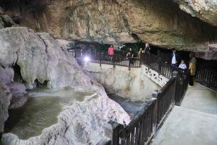 ’Yer altındaki gizli Pamukkale’ Kaklık Mağarası görenleri hayran bırakıyor