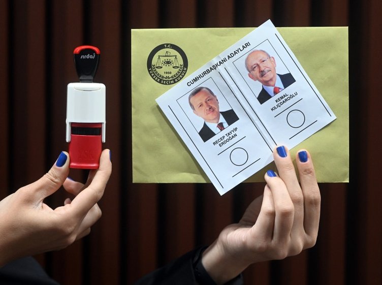 Oy kullanırken cep telefonu yasak mı? Telefonla oy verme kabinine girilir mi?