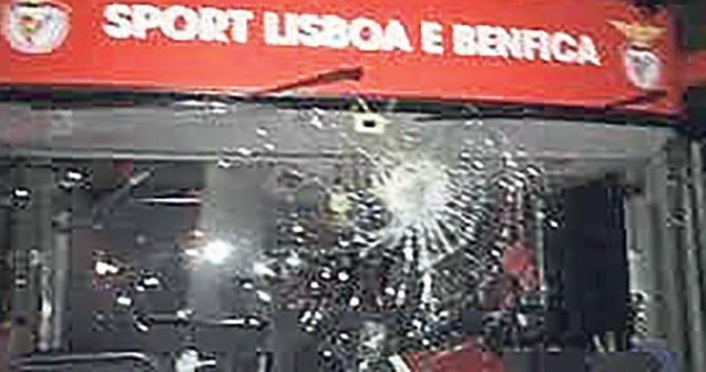 Benfica’nın takım otobüsü taşlandı