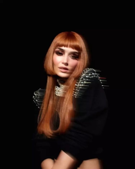 Hande Erçel yeni tarzıyla dikkat çekti