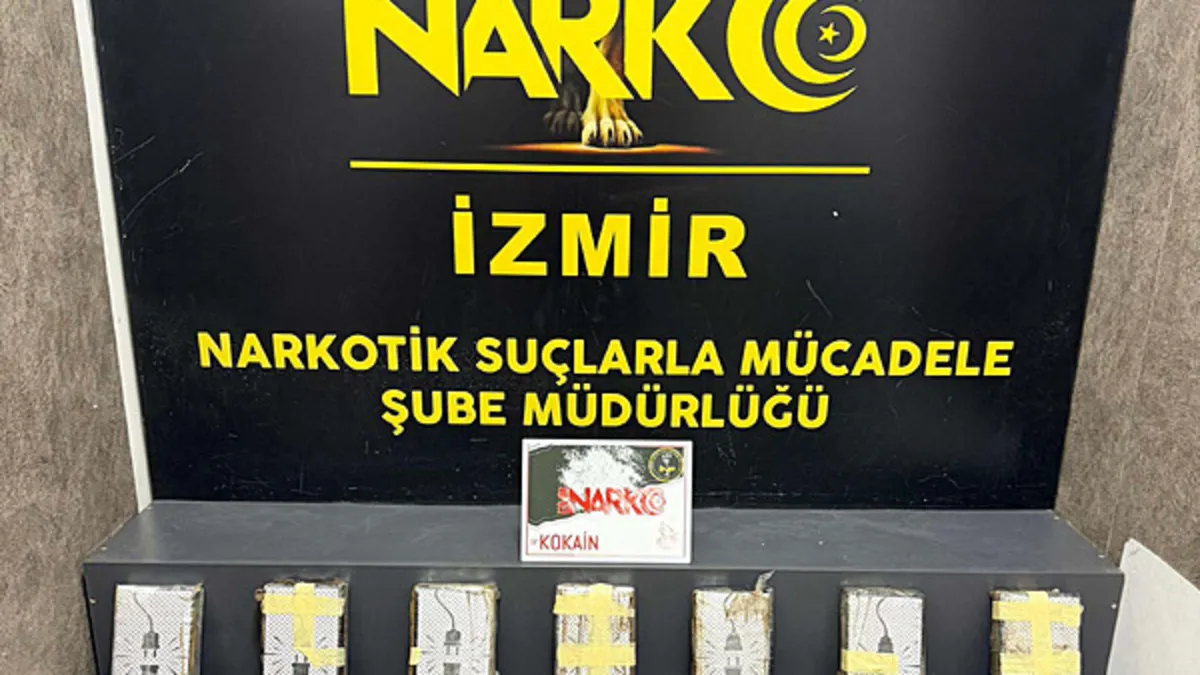 İzmir'de şok baskın! Aracın içinden kilolarca kokain ele geçirildi