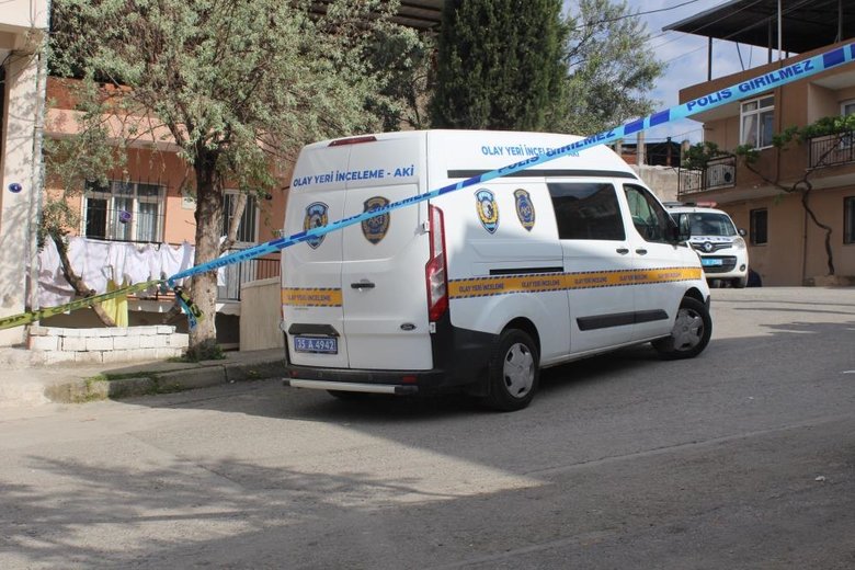 İzmir’de polise baltayla saldıran kişi etkisiz hale getirildi