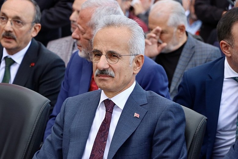 bakan-uraloglu-yht-ile-48-saatte-turkiye-turu-yapilacak-1763824157919.jpeg