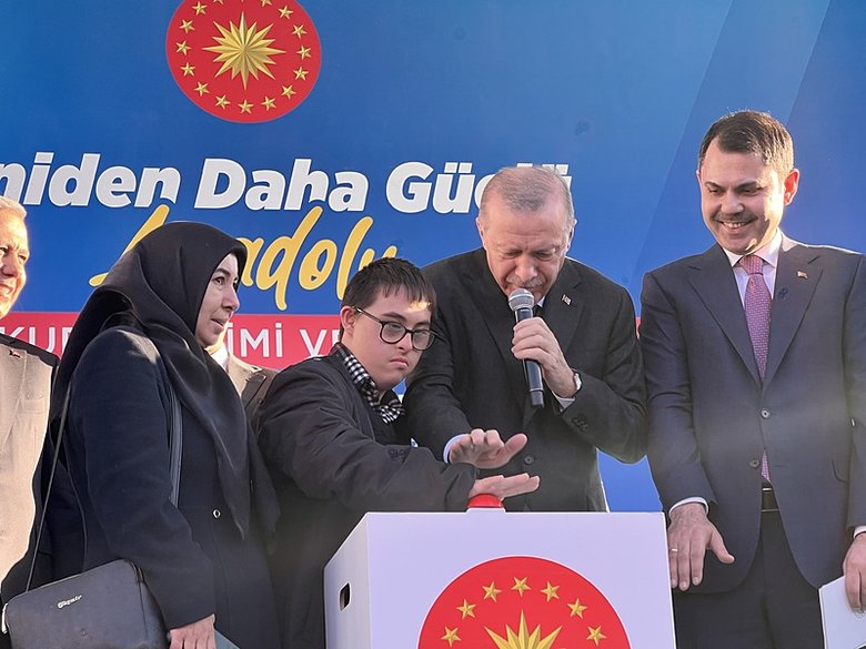 Başkan Erdoğan Kahramanmaraş’ta deprem konutlarını teslim etti! Özel’e sert tepki: Hangi yaraya merhem oldunuz?