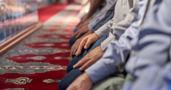 Cuma namazı kaç rekat? Cuma namazı nasıl kılınır? Diyanet Cuma namazı kılınışı...