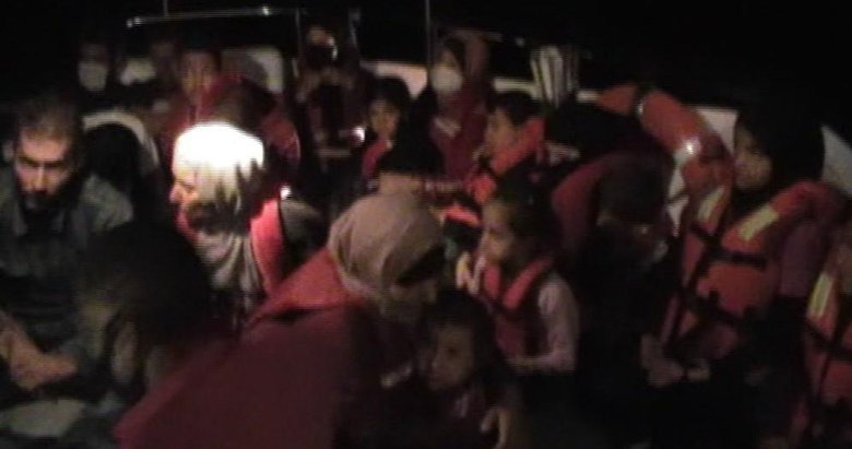 İzmir açıklarında 22 düzensiz göçmen kurtarıldı