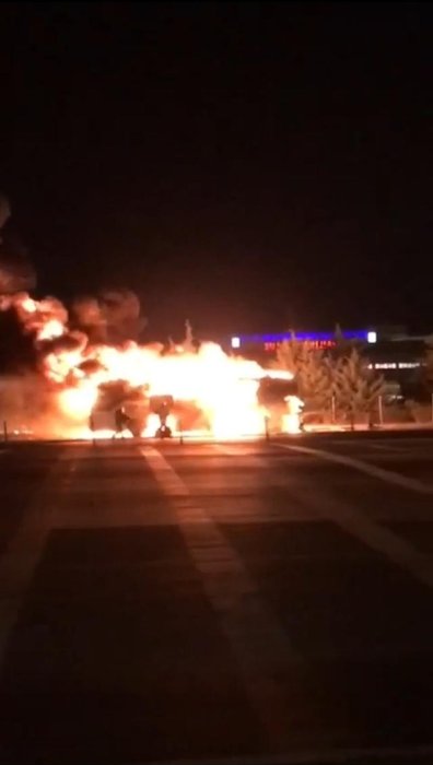 İzmir’de seyir halindeki otobüs yandı! Kameralara böyle yansıdı