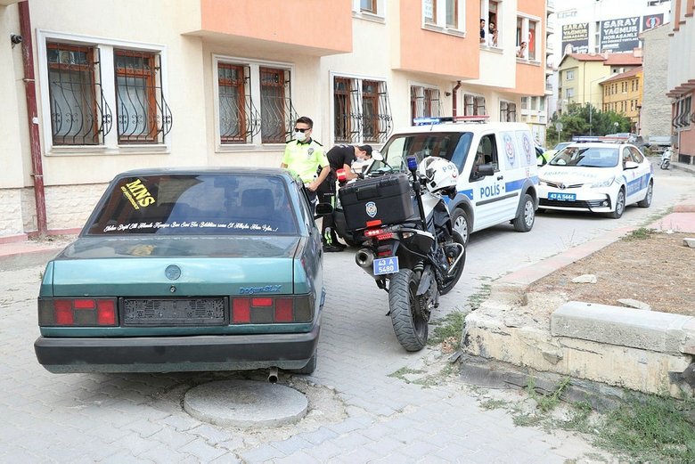 Polisin dur ihtarına uymadı, arabanın parası kadar ceza yedi!