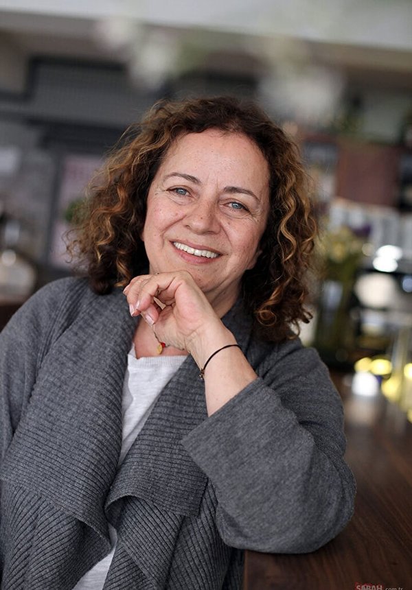 İbo ile Güllüşah’ın gazeteci Oya’sıydı... Usta oyuncunun kızı meğer ünlü şarkıcıymış...