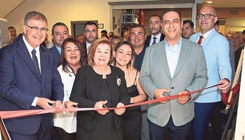 9 Cumhuriyet kadınından Sanatın Işığında sergisi