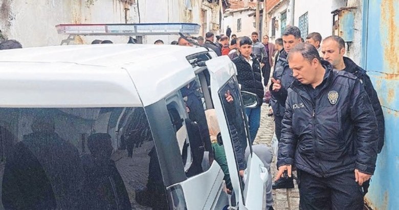 Çocuklarını görmek istedi bıçaklanarak ağır yaralandı