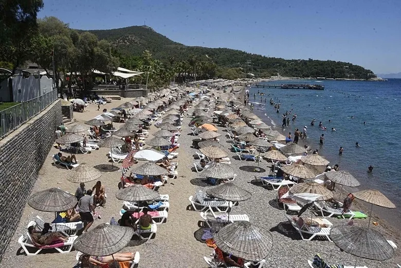 mugla-bodrumda-oteller-doldu-tasti-yarim-milyonu-askin-yabanci-turist-geldi-1787472476083.jpeg