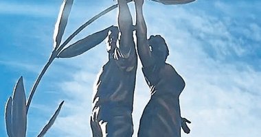 Yeni heykele tepki yağmuru