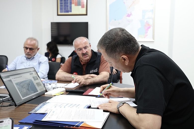 İçişleri Bakanı Ali Yerlikaya Çanakkale AFAD İl Müdürlüğü’nde