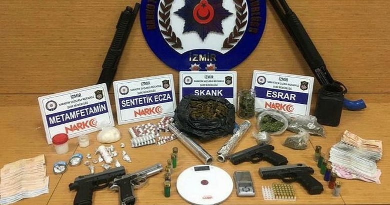 İzmir’de 16 noktaya zehir baskını! Silahlar da bulundu