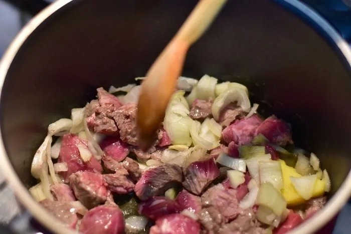 Yemek yaparken neden tahta kaşık kullanılmalıdır? Tahta kaşık nasıl temizlenir?